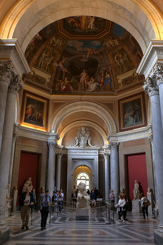 20175月3日今天早上预约的是9点参观梵蒂冈博