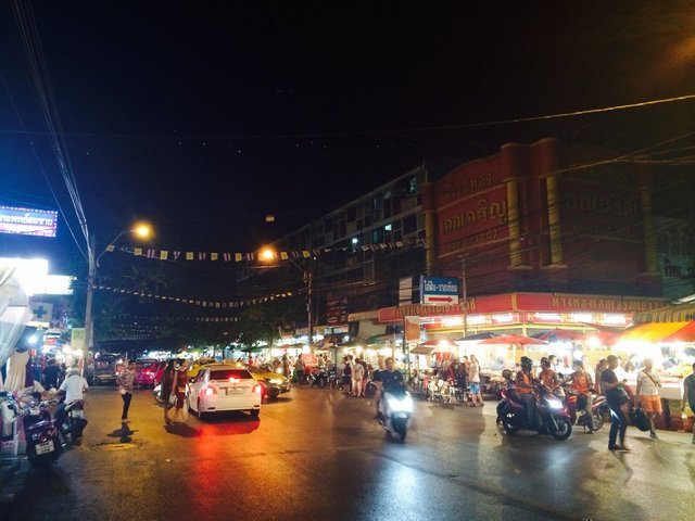 Huai-Khwang夜市