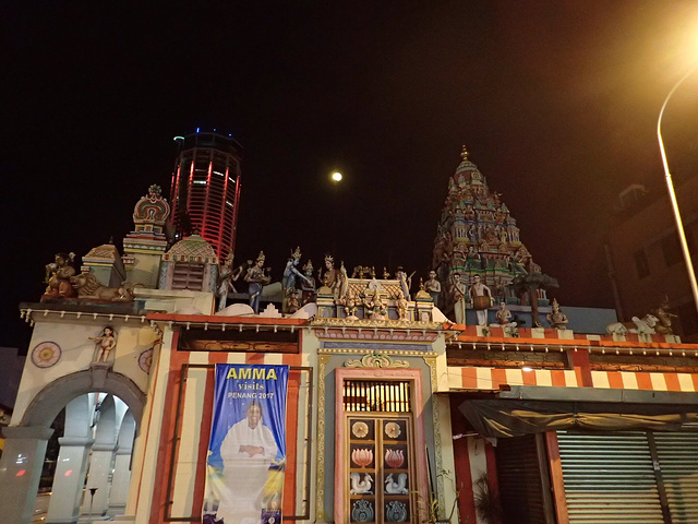 "回酒店路上遇到了印度庙_斯里玛哈玛里安曼兴都庙"的评论图片