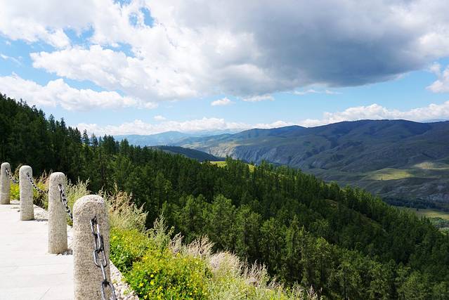 中哈边界大峡谷