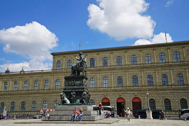 马克斯·约瑟夫广场