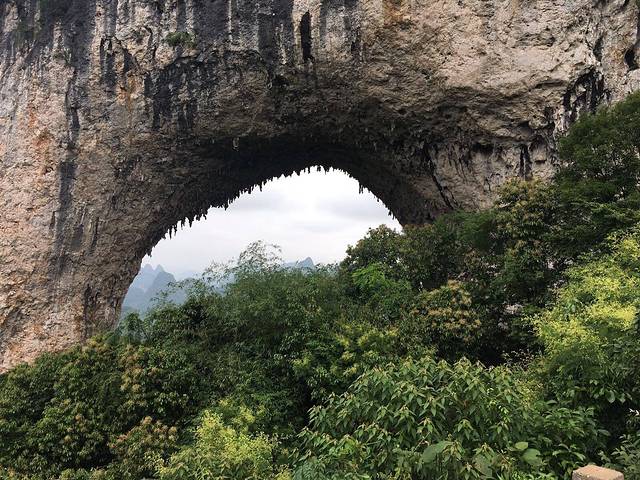 阳朔月亮山风景区