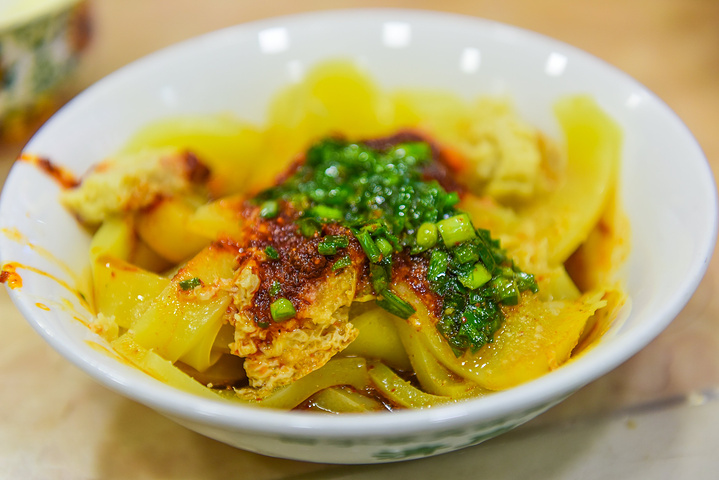 2024我们在里面点了酿皮,是西北独特的风味小吃之一,口感绵软润滑,酸