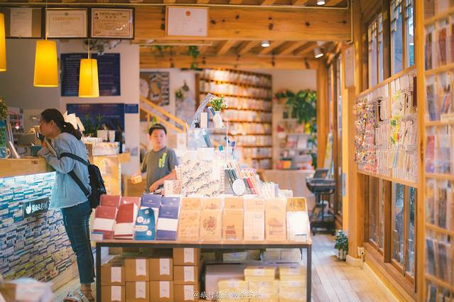 猫的天空之城概念书店(丽江古城店)