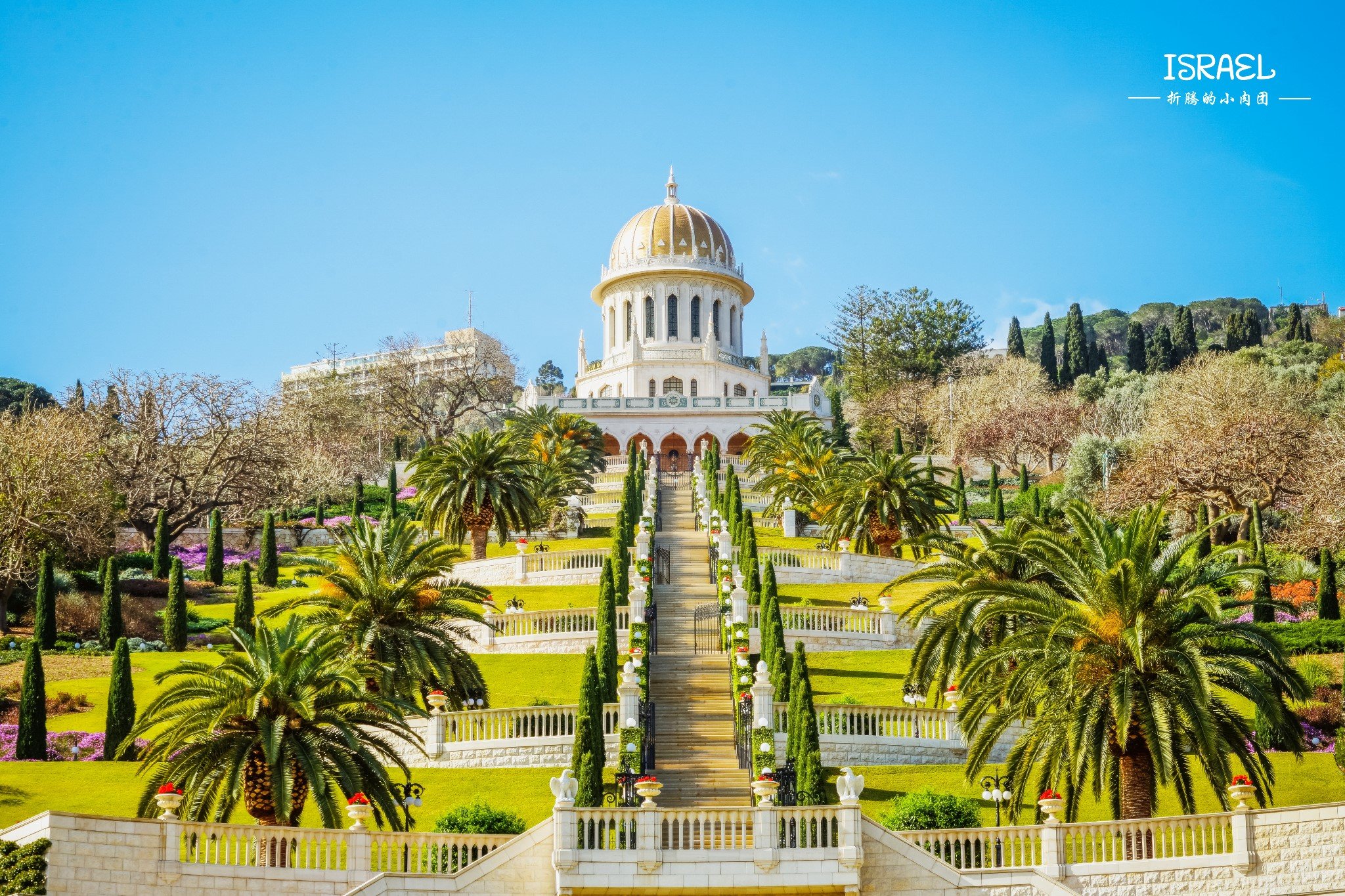 而在海法,最著名的当属巴哈伊空中花园了,无论是在底部仰望,还是在