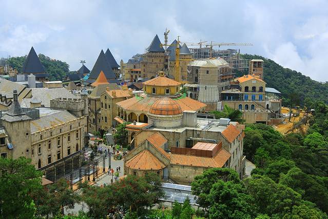 巴拿山太阳世界