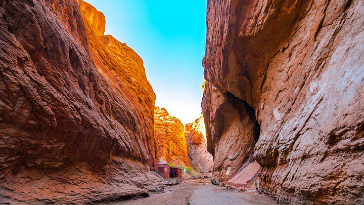 不仅仅在于它的雄奇,险峻,还在于它的幽深,宁静和神秘_天山神秘大峡谷