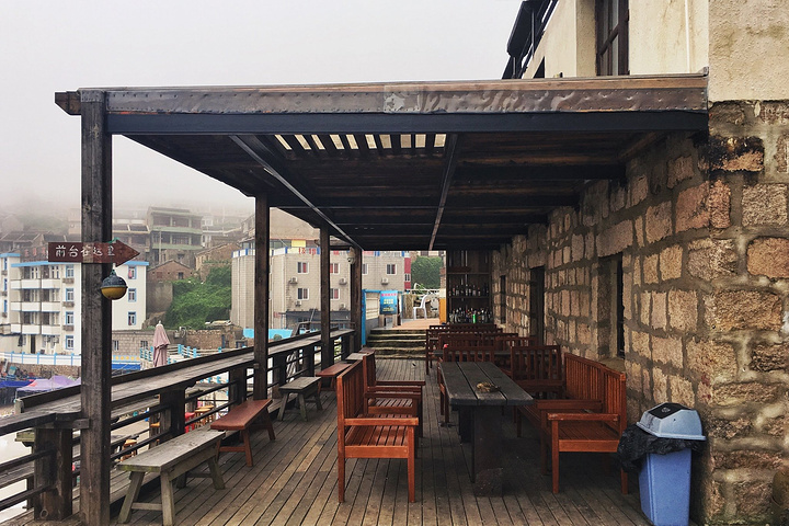 关于手信东极岛国际青旅有他们自己家销售的东极岛手信,鱿鱼