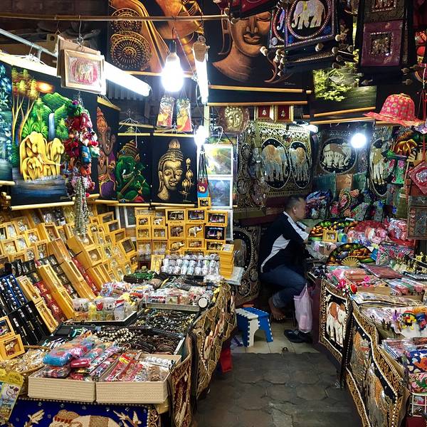 2019帕蓬夜市购物攻略,曼谷帕蓬夜市购物中心