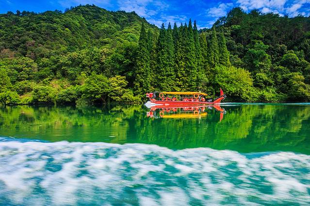 新安江龙舟漂游