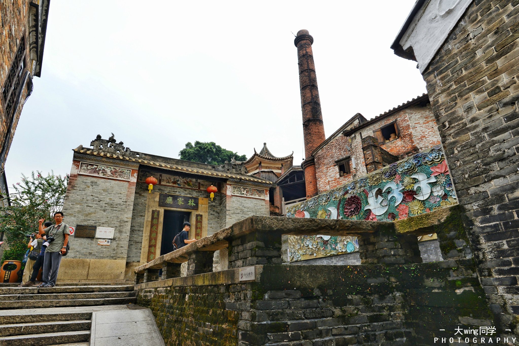 南风古灶龙窑依山而建宛如巨龙炉口朝南窖尾榕树