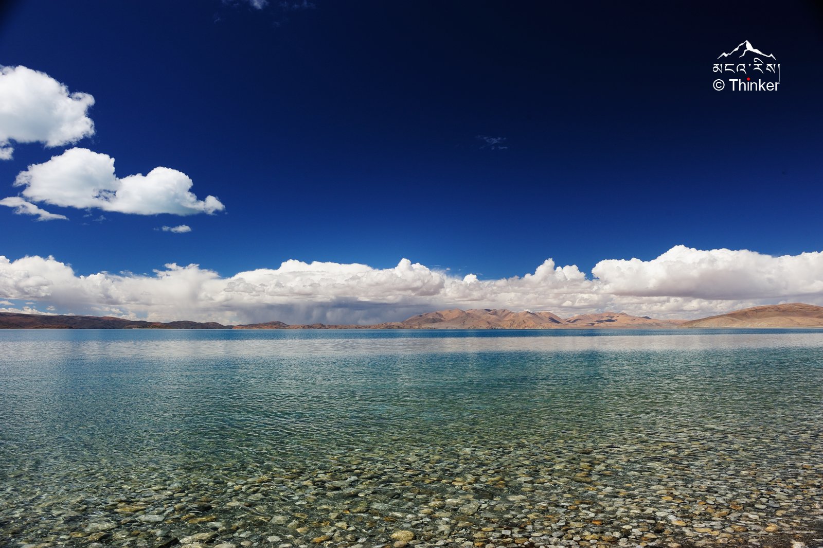 清澈见底的湖水却看不出来哪里有魔鬼的意思站在湖边仍然可以看到冈仁