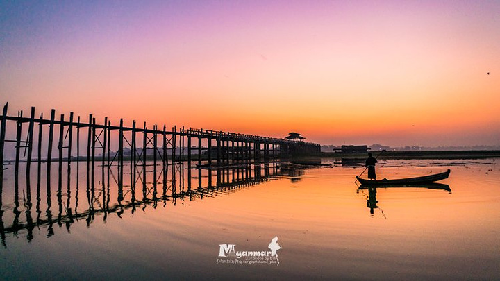 "依然是这么有生活气息的乌本桥一叶轻舟 一位渔翁 在雾气萦绕的湖上 _乌本桥"的评论图片