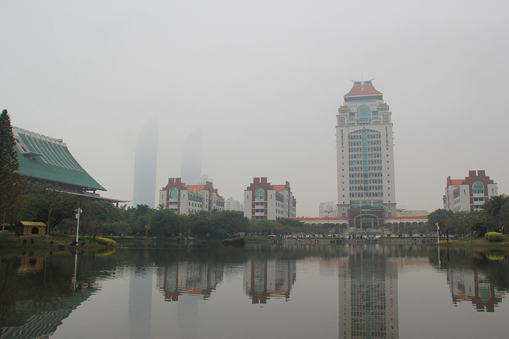 厦大是免费开放的,但是由于游客众多,为了不影
