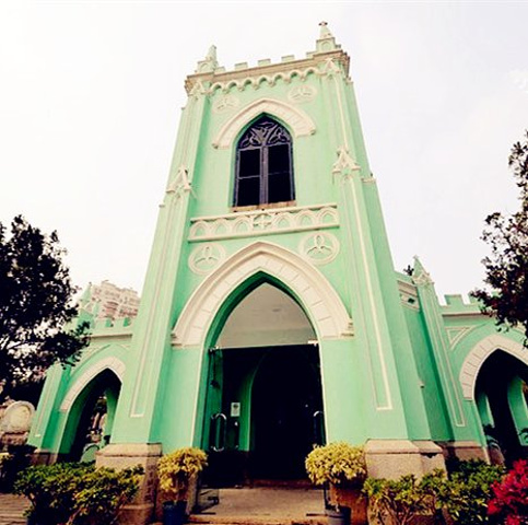 圣味基坟场及圣弥额尔小堂