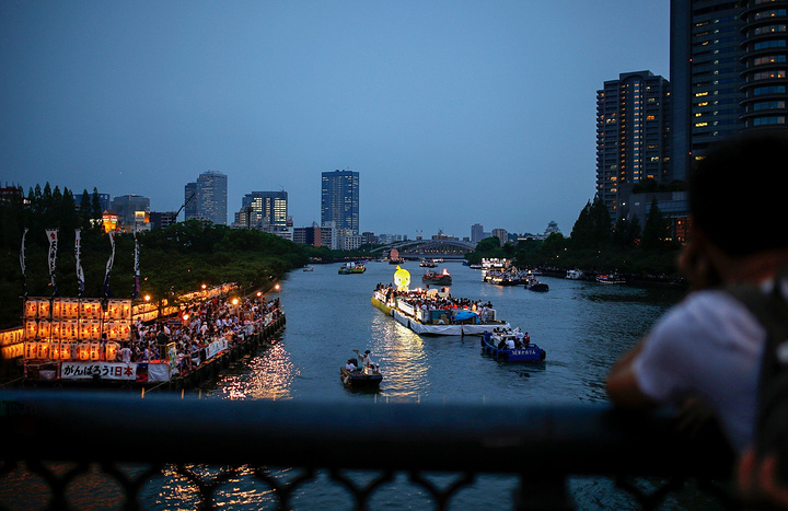 21花火大会没开始前 先可以看看在脚下的大川河上举行的 船渡御 毛马樱之宫公园 评论 去哪儿攻略