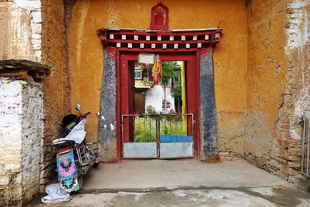 中路藏寨古碉群