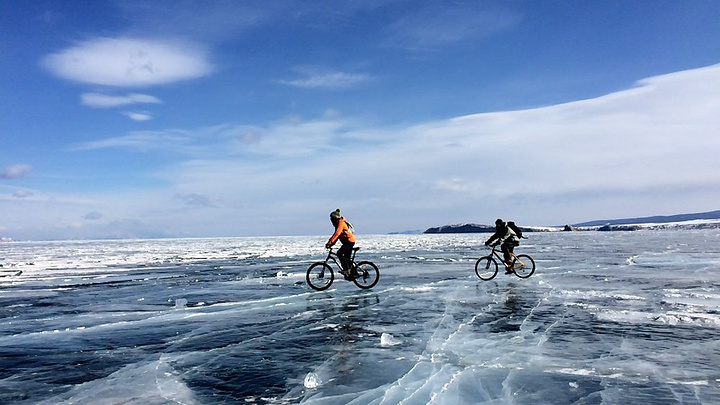 2017.色的情侣装,在冰天雪地里煞是好看,没忍住