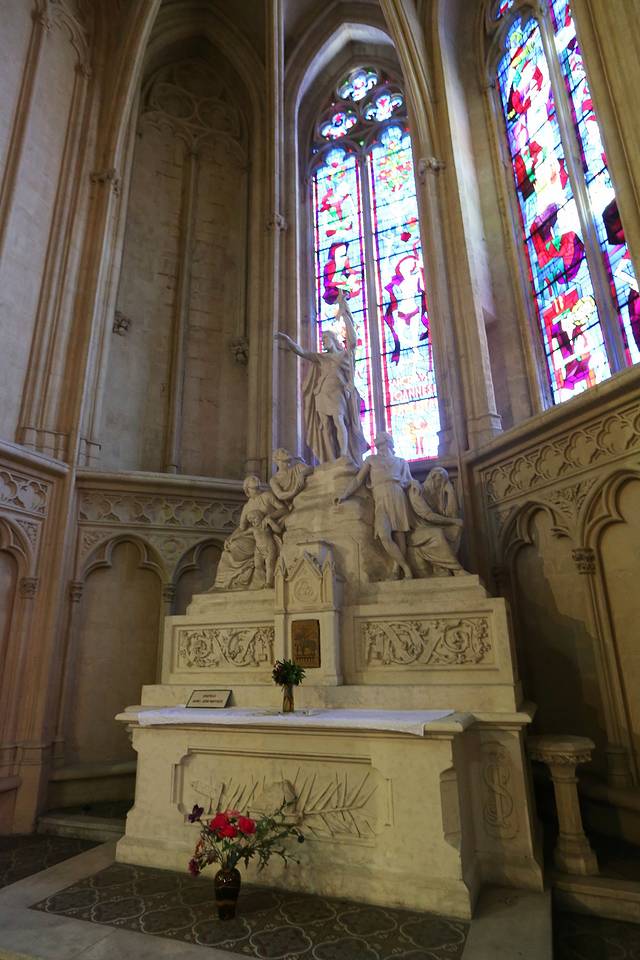 圣弥额尔圣古都勒主教座堂