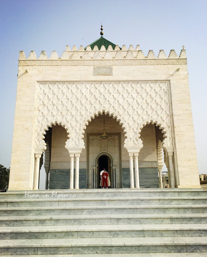 开放时间日出日落穆罕默德五世陵墓不需要门票可以在放置棺木的内室