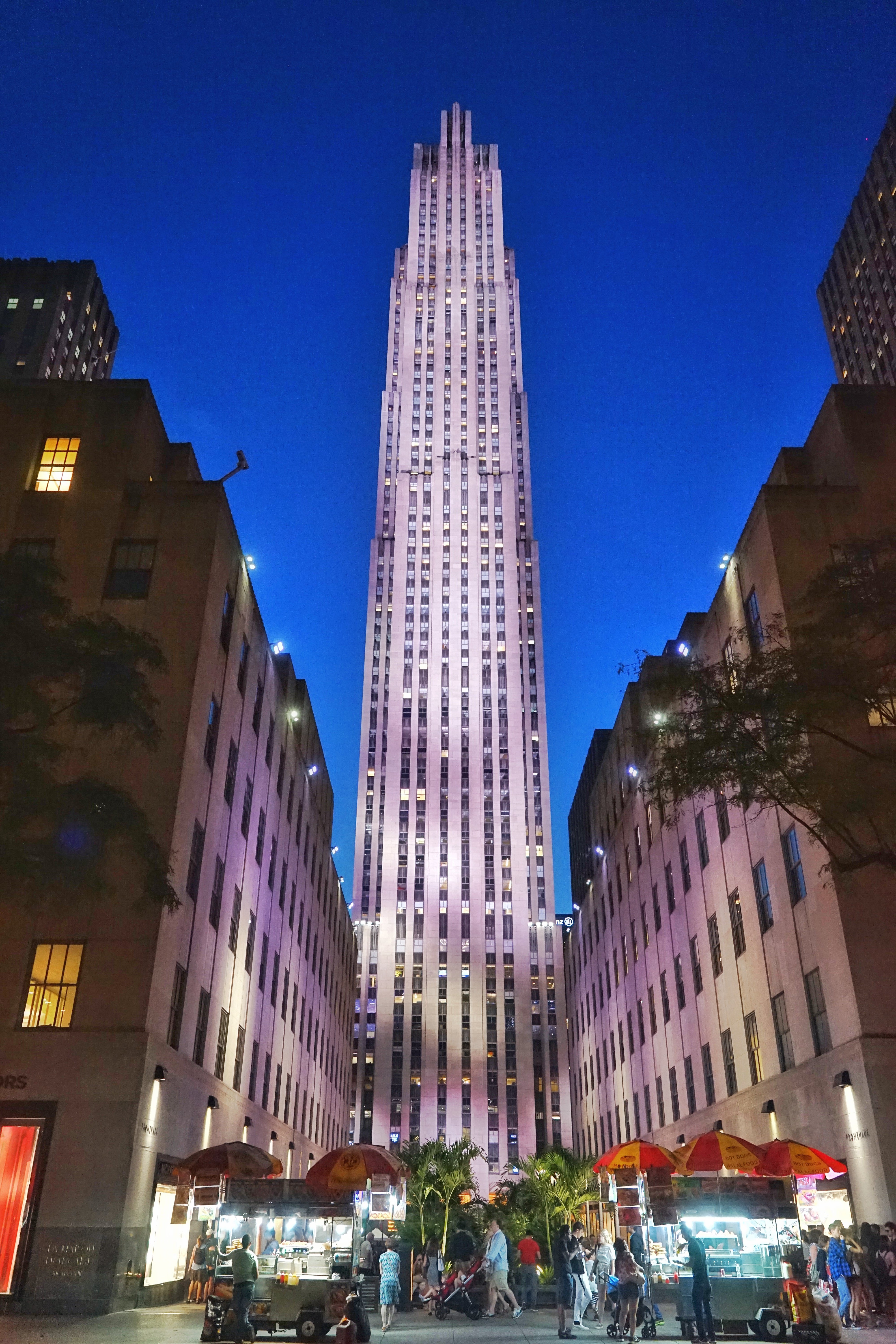 评论详情 曼哈顿有三处人气登高点:新世贸中心,洛克菲勒大厦以及帝国