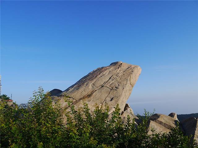 泰山风景名胜区-拱北石