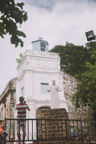 2017.,会到达圣地亚哥古城门,这是葡萄牙人于马