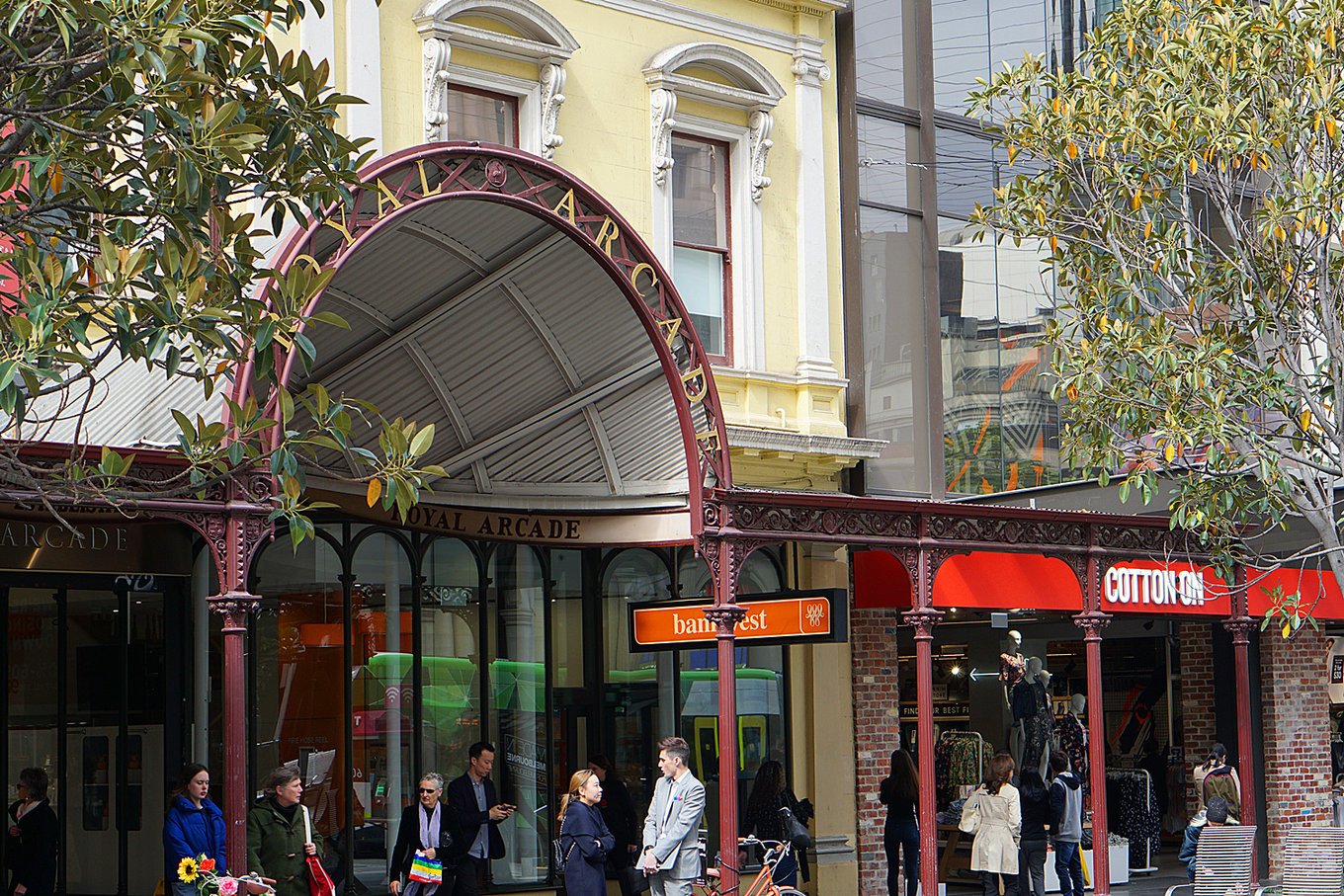 2021柏克街购物中心游玩攻略,妹妹去逛了一圈三叶草的球鞋