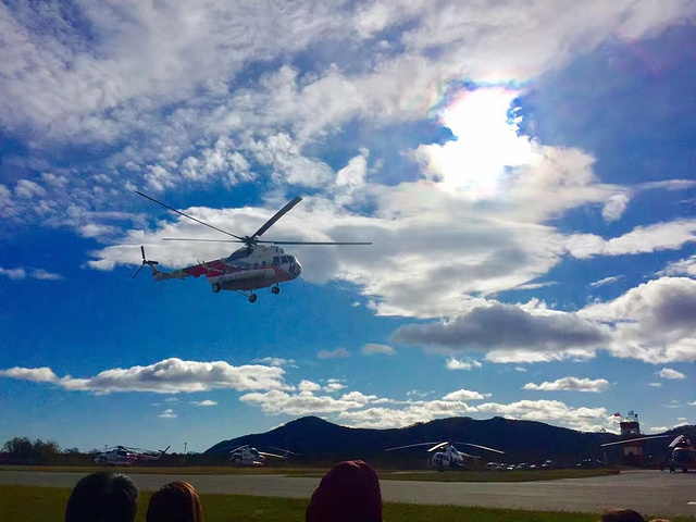 早上十点,我们抵达直升机场先欣赏下我们小伙伴帅气的面庞.