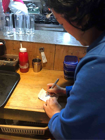 2万韩币120人民币打车费都不够更别说看牙科