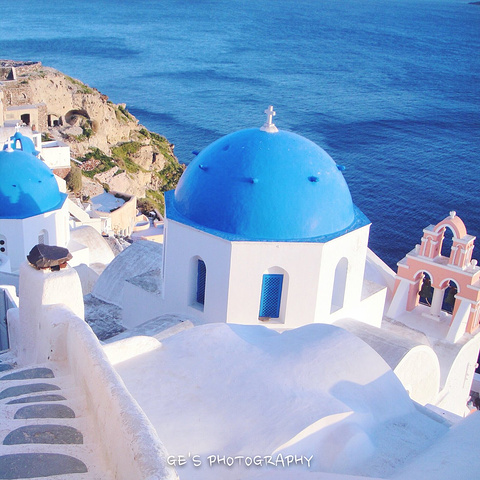 这个到附近后沿路会有指示牌到最有名的蓝顶教堂那里,应该是国家地理