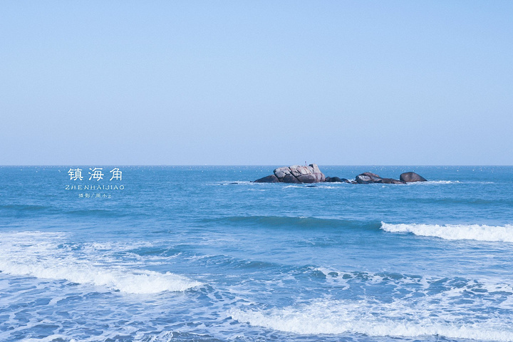 镇海角月光沙滩