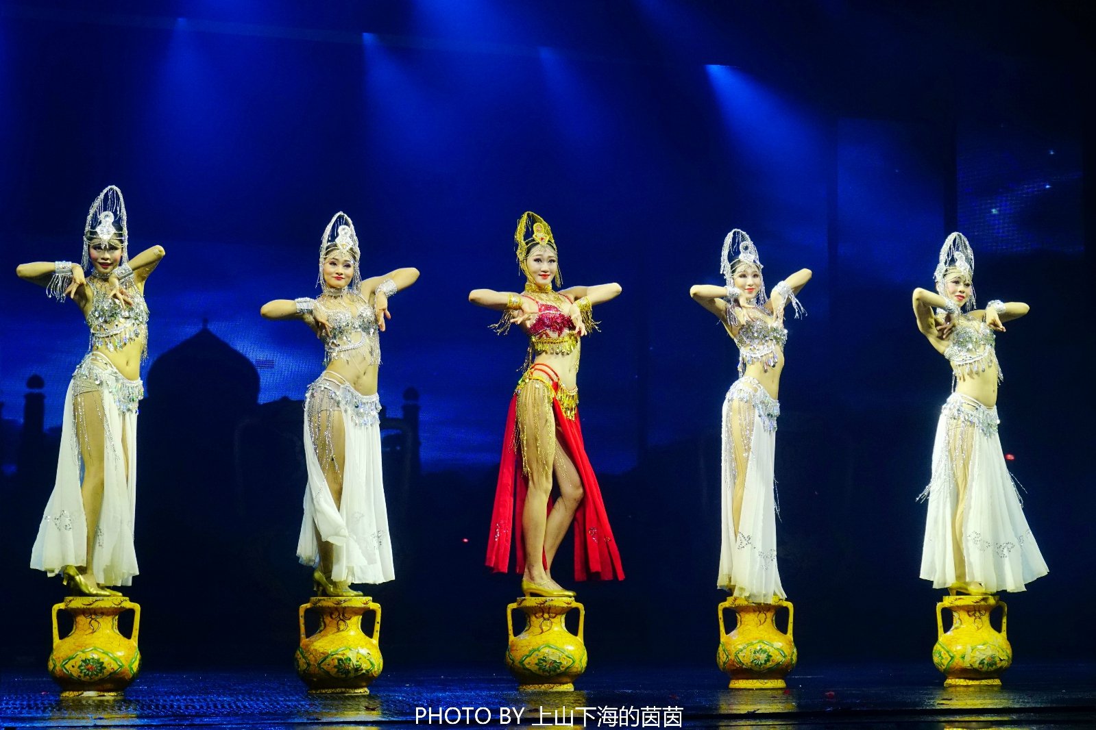 2019三亚千古情景区游玩攻略,震撼的鼓点响起,舞台灯光亮.