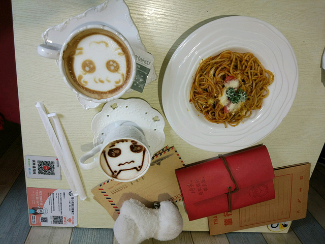 猫吃人也不能饿着,因刚才在胡同里已吃了大羊