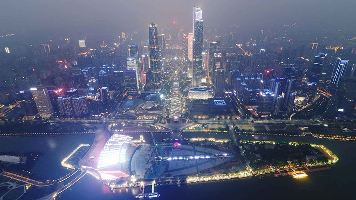 珠江夜游最好选择南海神号,是一艘仿古船,很有