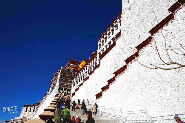 布达拉宫白宫