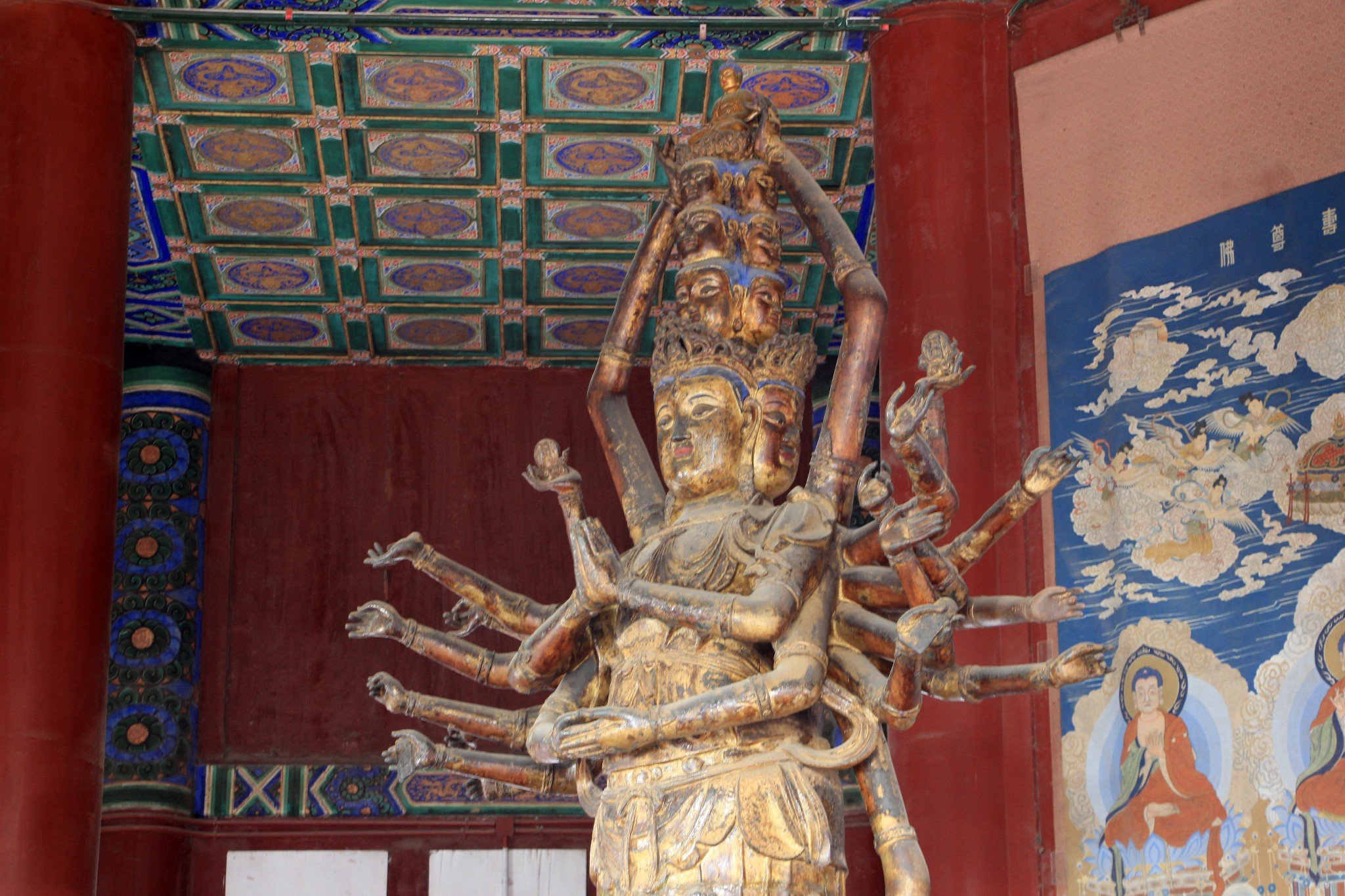 佛香阁,万寿山山腰,阁高41米,阁内有8根巨大铁梨木擎天柱