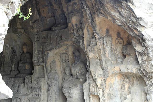 龙门西山石窟-莲花洞