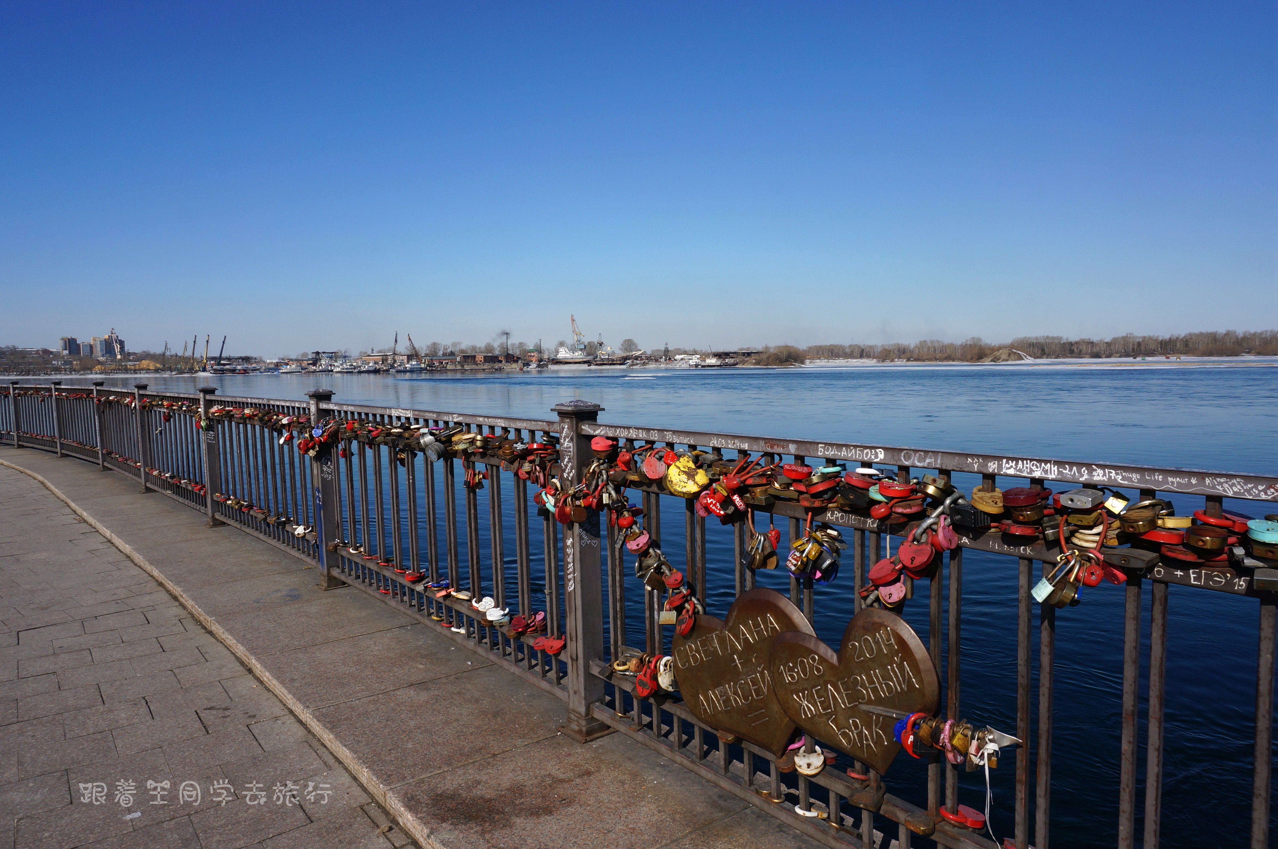 2022伊尔库茨克爱情桥游玩攻略,在河畔漫步闲逛,忽然几个汉.