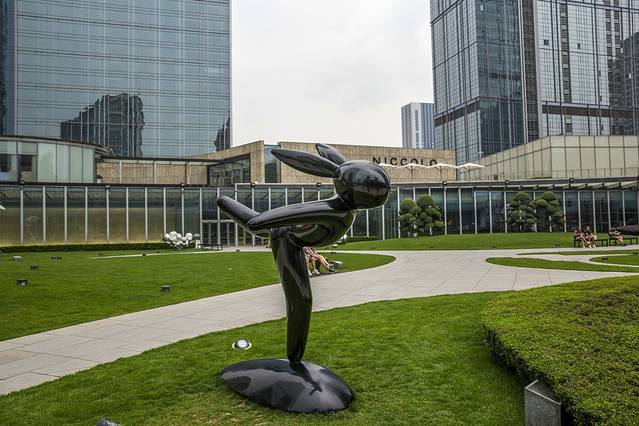 成都IFS雕塑庭院