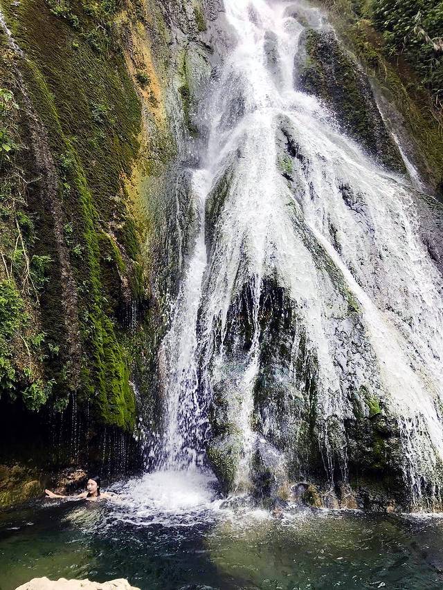 Mele Cascade瀑布公园