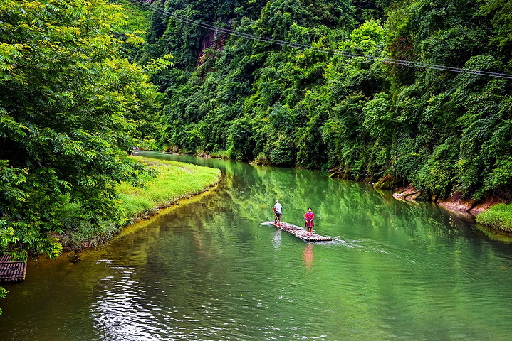天蓝,云白,山绿,水清