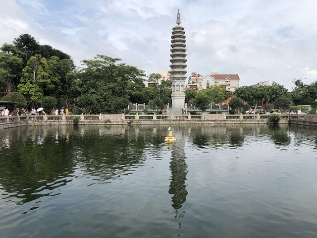 许愿的,一定要过来看看,外面这块环境就很好,进了里