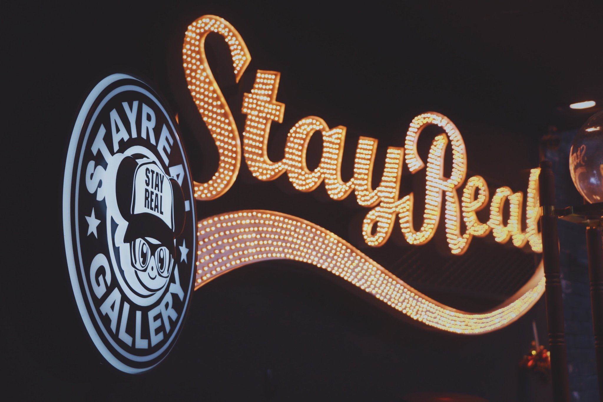 北半台湾 | 有关绿色梦境和蓝色狂想的巡礼 ▼ stayreal cafe 柜台上