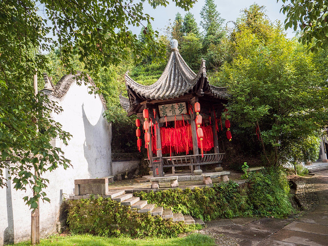 同福客栈还有2楼可以坐在这里休息并且在这里看窗外的