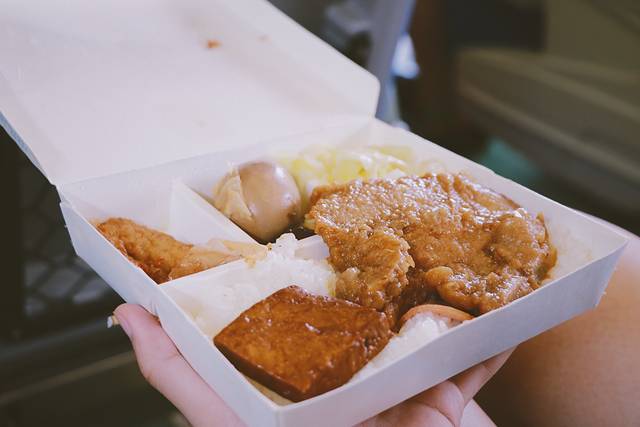 台中高铁台铁便当