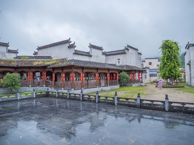 2024宏村 最有名的景点:南湖画桥,南湖也就是 宏村 牛式建筑的牛肚,画桥就在南湖之上,远远看去,画..._宏村景区-评论-去哪儿攻略