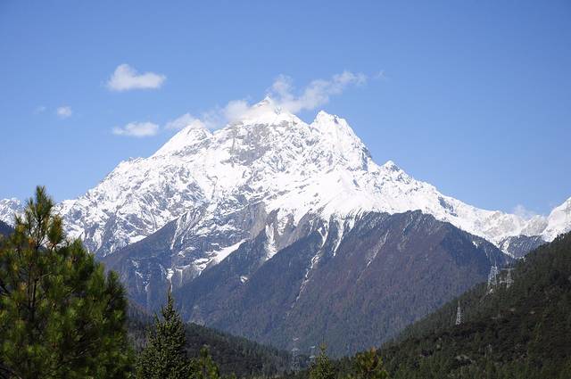 盔甲山宋东巴热神山