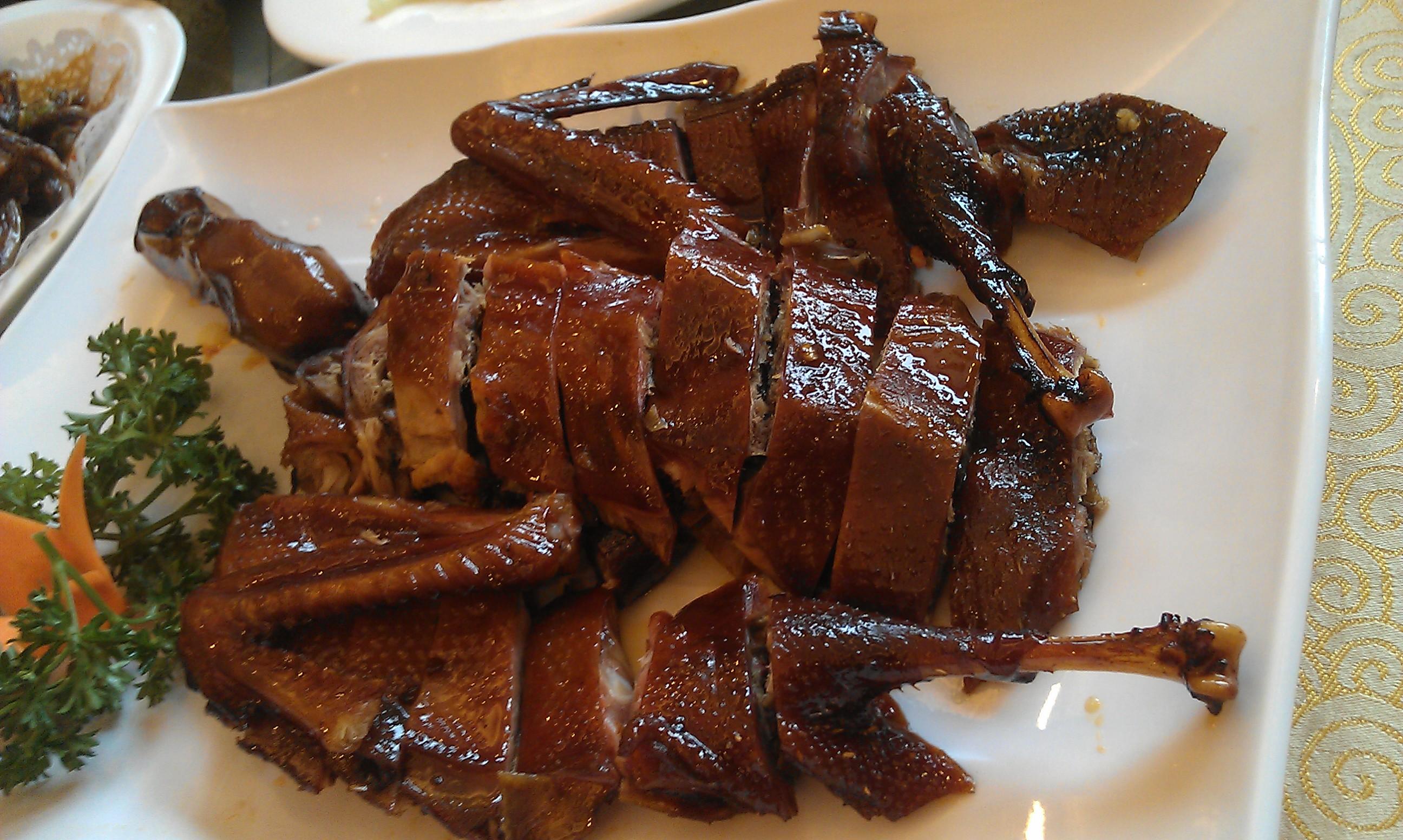 烧鹅 酸萝卜双脆 啤酒鱼 罗汉果茶 阿甘炖菜 猪颈肉 卤味拼盘 酱鸭 禾