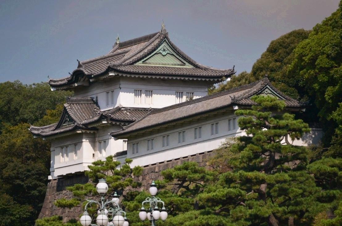 皇居是日本天皇及家眷居住的宫殿,位于东京市中心的千代田区,隐藏在